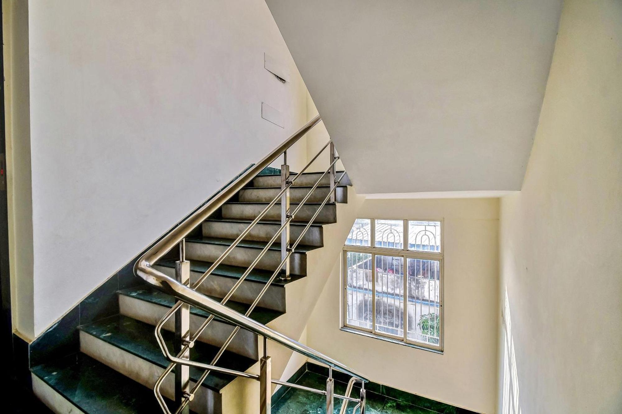Capital O Kabita Guest House Near Acropolis Mall Kalkuta Zewnętrze zdjęcie