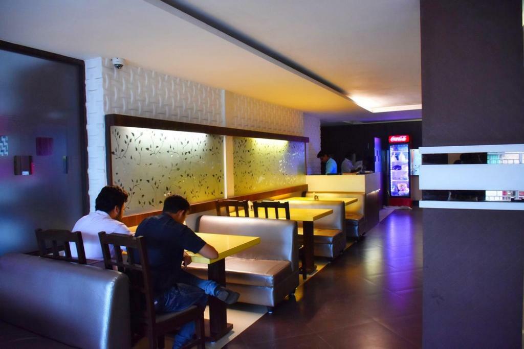 Capital O Kabita Guest House Near Acropolis Mall Kalkuta Zewnętrze zdjęcie