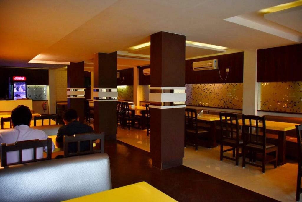 Capital O Kabita Guest House Near Acropolis Mall Kalkuta Zewnętrze zdjęcie