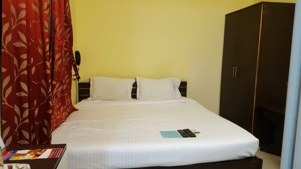 Capital O Kabita Guest House Near Acropolis Mall Kalkuta Zewnętrze zdjęcie